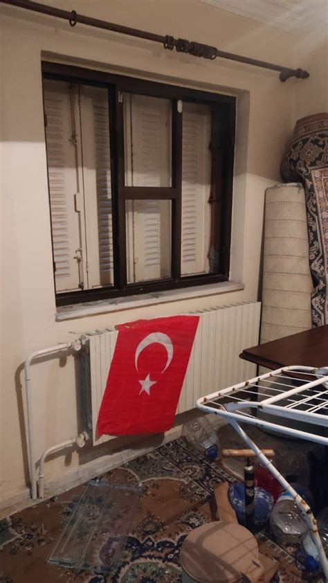 A­y­d­ı­n­’­d­a­ ­e­v­e­ ­g­i­r­e­n­ ­h­ı­r­s­ı­z­l­a­r­,­ ­ç­a­l­ı­n­m­a­d­ı­k­ ­b­i­r­ ­m­u­t­f­a­k­ ­p­e­n­c­e­r­e­s­i­n­i­ ­b­ı­r­a­k­t­ı­